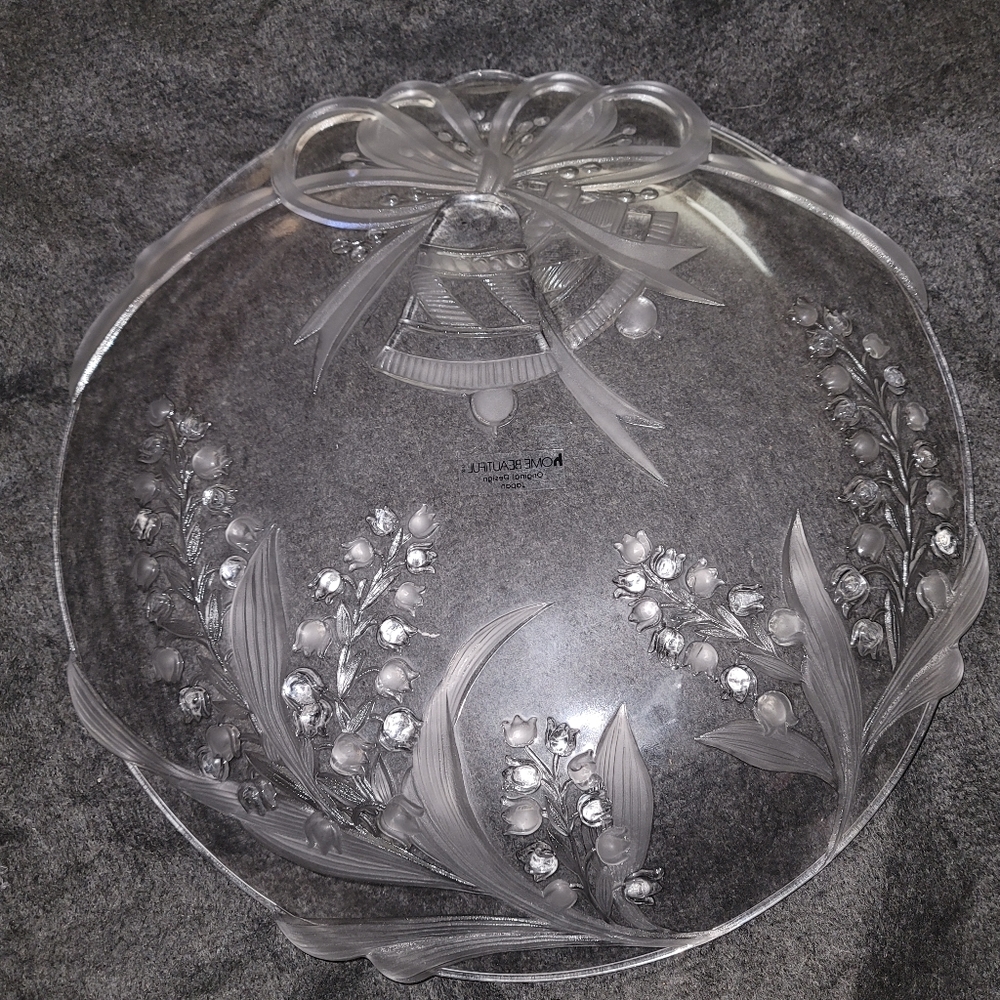 Vintage Home Beautiful bells and bows elegant 15" hostess etched glass platter - Picture 5 of 8